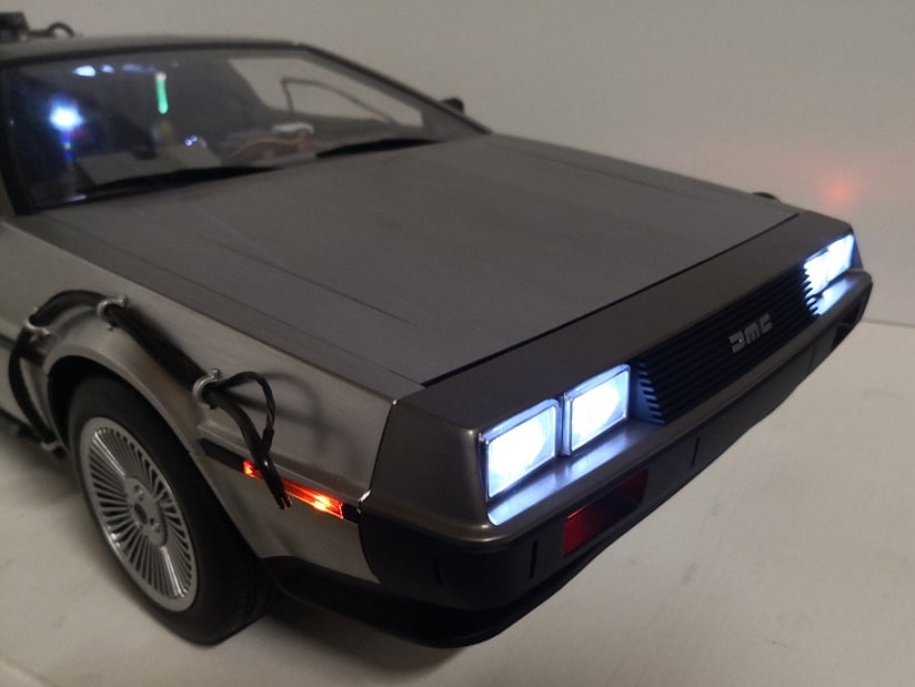 DELOREAN TIME MACHINE 1/6TH SCALE COLLECTIBLE VEHICLE MMS260 - BACK TO THE FUTURE - HOT TOYS - Image 9