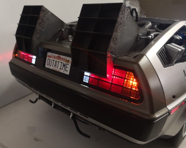 DELOREAN TIME MACHINE 1/6TH SCALE COLLECTIBLE VEHICLE MMS260 - BACK TO THE FUTURE - HOT TOYS - Image 10