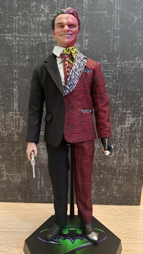 Two Face Harvey Dent Batman Forever 1/6 Scale figure TTS-001 - Toyz Trubo Studio - Image 4