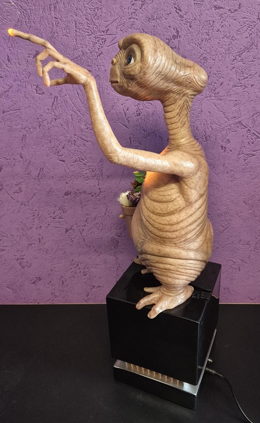 E.T. the Extra-Terrestrial 1/3 Statue - ECC Elite Creature