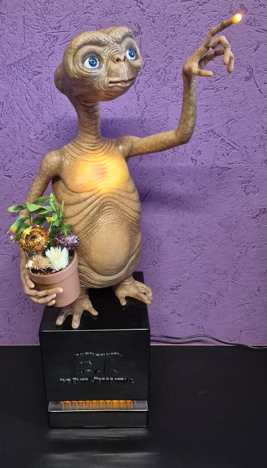 E.T. the Extra-Terrestrial 1/3 Statue - ECC Elite Creature