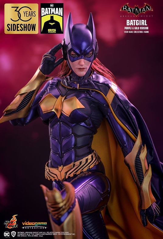 BATGIRL (Purple and Gold Version) Exclusive 1/6 Scale figure VGM65 - BATMAN : ARKHAM KNIGHT - HOT TOYS – Image 4