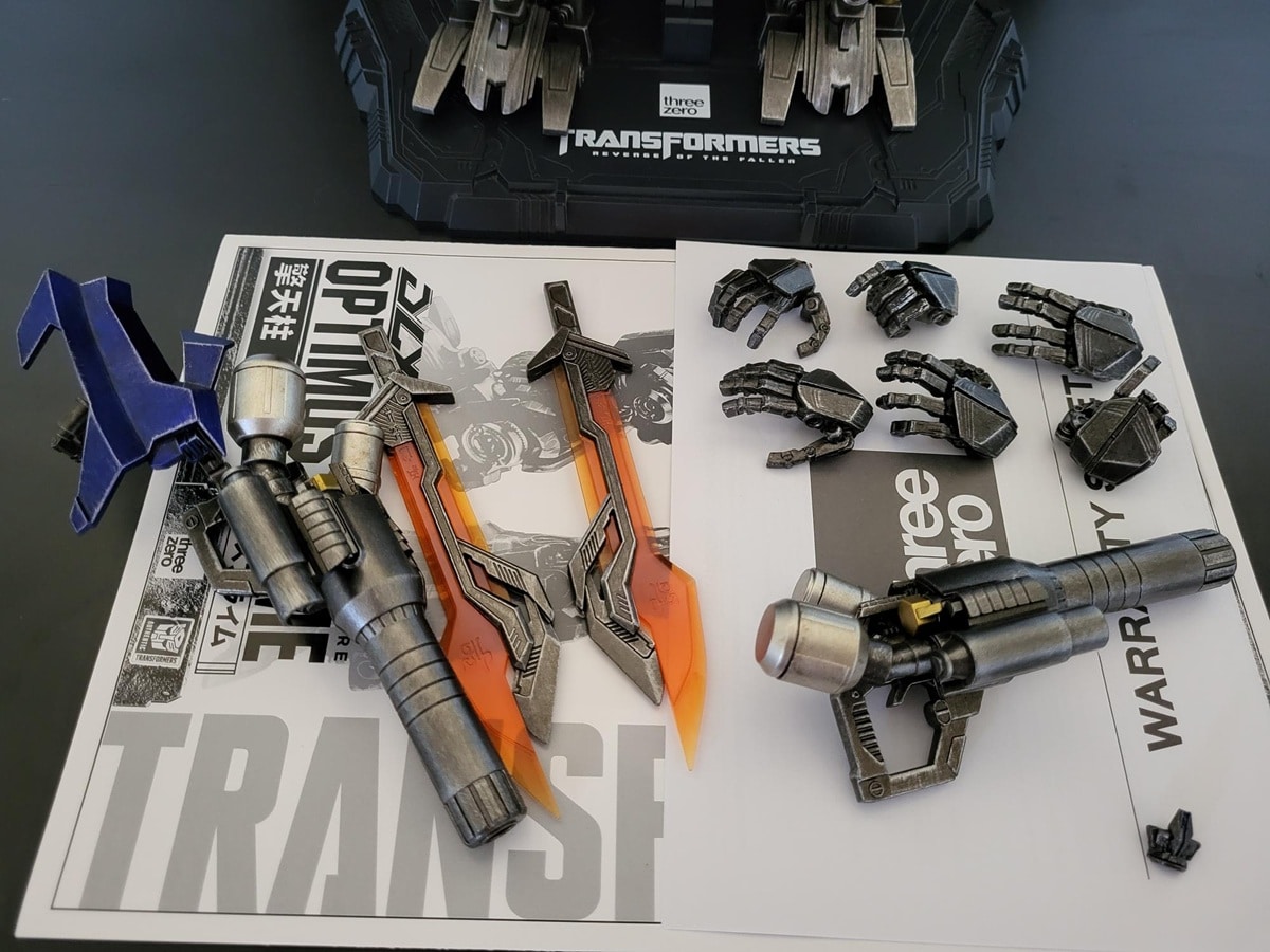 Optimus Prime DLX Collectible Figure ROTF – Transformers: Revenge of the Fallen – THREEZERO / Three Zero – Image 9